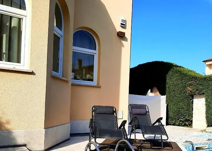 Belgravia Villa Póla